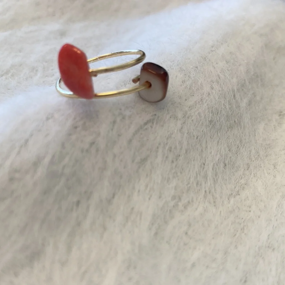 Hand crafted pink and brown sea shell beads ring on gold wire. - Picture 2 of 5